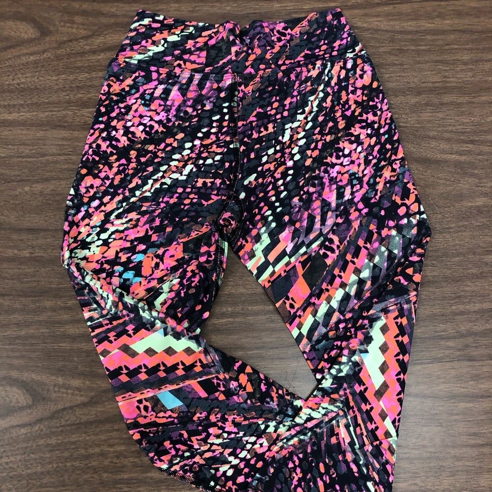 DonnaJo Capri Leggings NWOT Colorful and Comfy